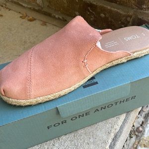 Toms Nova Coral Pink Suede. Size 9